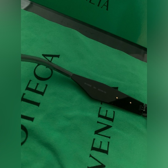 BOTTEGA VENETA Cat Eye Sunglasses BV1055S *Sold Out in Stores* Authentic! - Picture 6 of 12